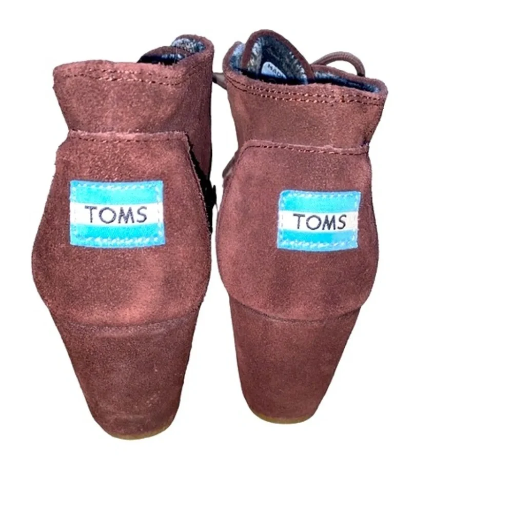 Tom’s lace up wedge ankle booties brown size 8 1/2